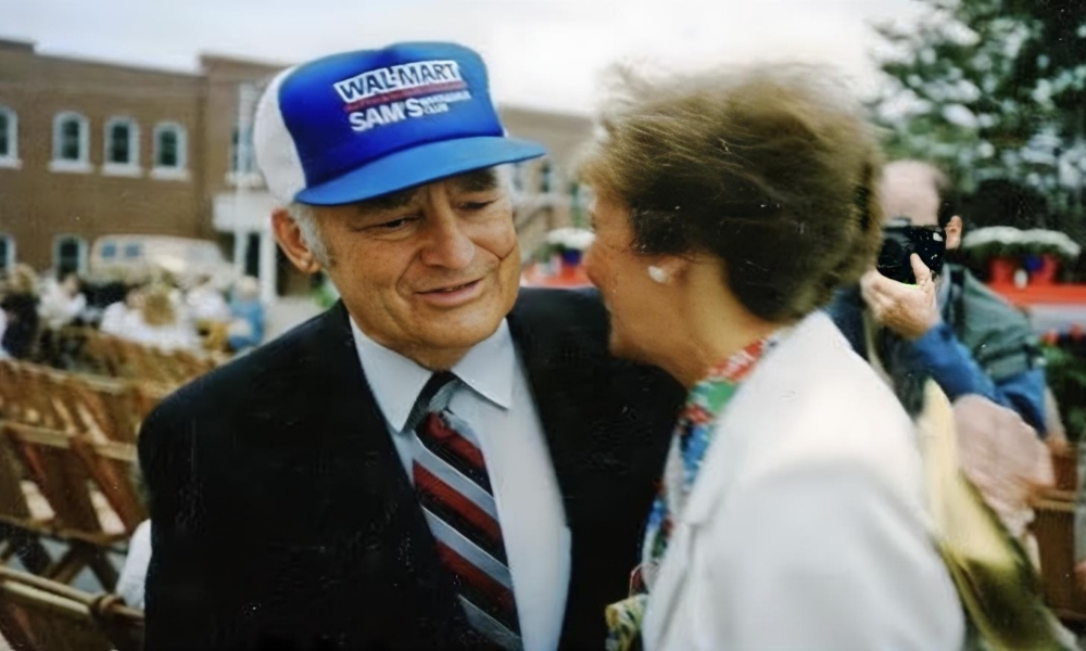 El método Sam Walton (Walmart): visitar tiendas, agradecer a los empleados y preguntarles qué está bien o mal