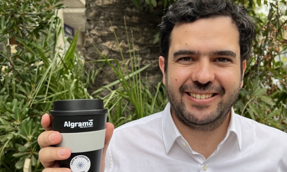 Vasos con chips para las cafeterías, el nuevo negocio de Algramo