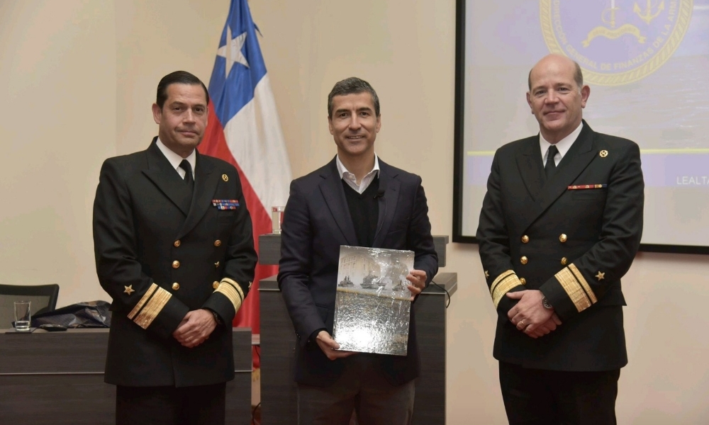 Martin Celedon, Gerente de Supply Chain y Logística de SMU, expone en seminario de la Armada de Chile sobre la logística en el retail