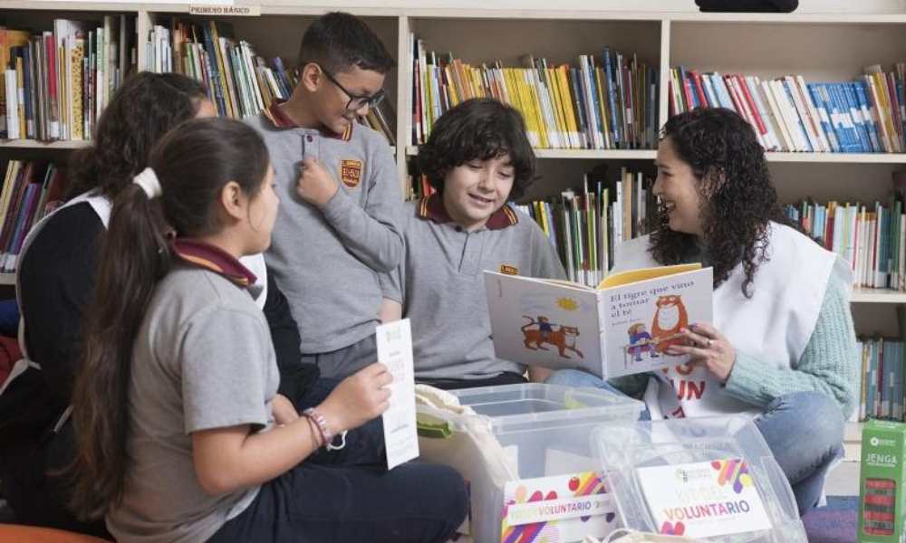 Programa Haciendo Escuela de Falabella celebra 55 años impulsando la educación en la región