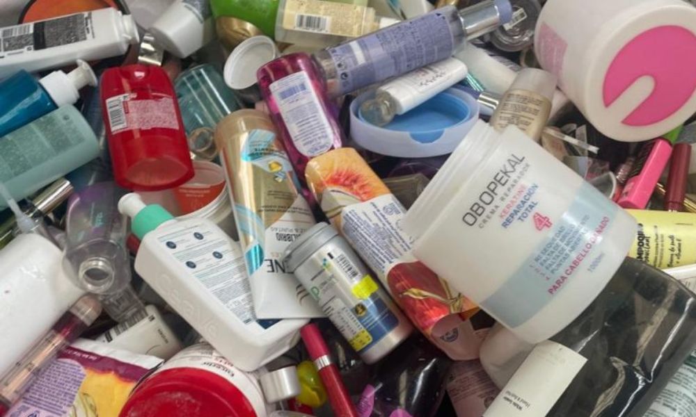 Tras iniciativa pionera en el retail: Paris recicla más de una tonelada de envases de cosméticos y complementa su oferta con opciones de productos refill