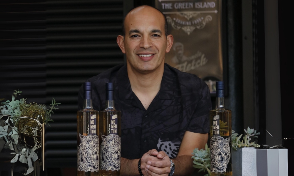 Momentum: la historia del innovador y premiado licor de sauco chileno
