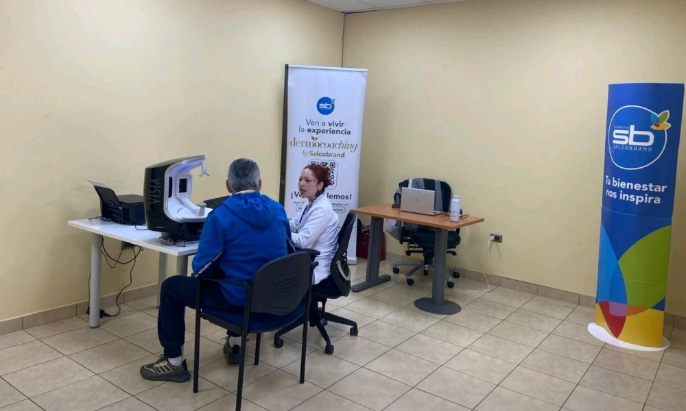 Nuevo Operativo de Salud de Salcobrand en Tocopilla Beneficia a Más de 100 Personas con Tecnología Avanzada y Educación Dermatológica