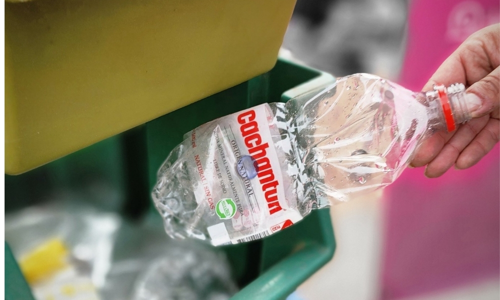 CCU Lanza su Primera Botella con Plástico Reciclado, Marcando un cambio en la Industria