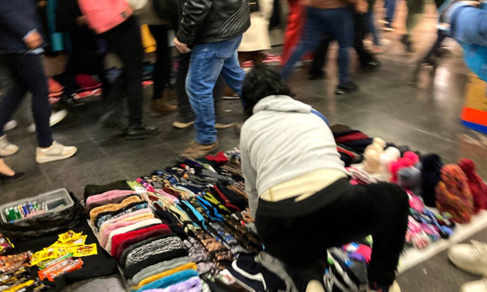Casi la mitad de las municipalidades en Chile no cuenta con ordenanza específica que regule el comercio ambulante