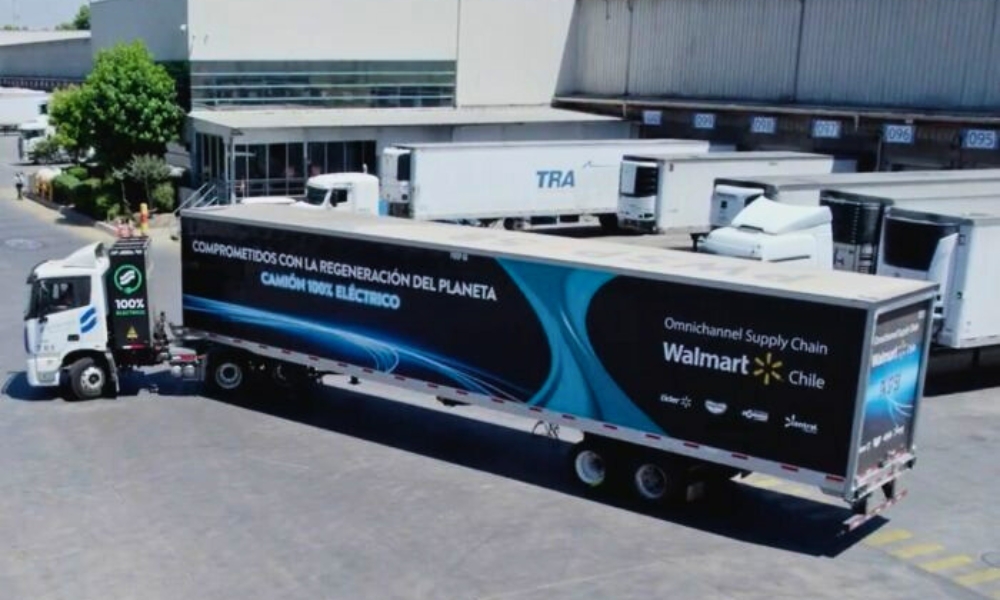 Walmart Chile lidera en sostenibilidad con la flota de camiones eléctricos más grande de Sudamérica