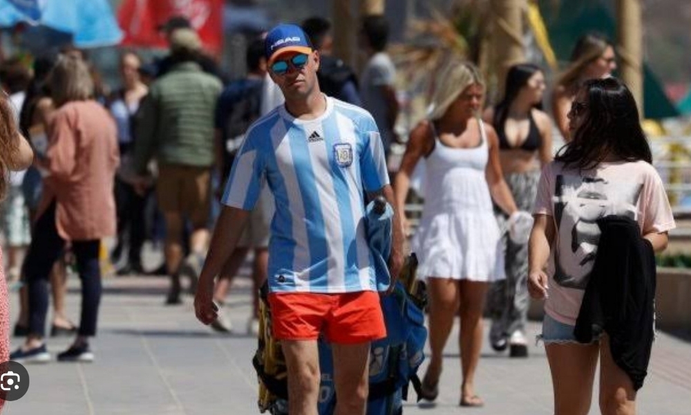 El turismo de compras de los argentinos da una bocanada de aire al comercio chileno