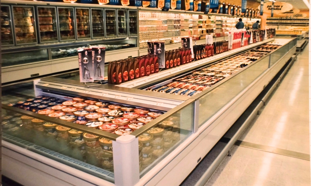 El arte invisible de vender más: cómo ha evolucionado el planogramar en los supermercados