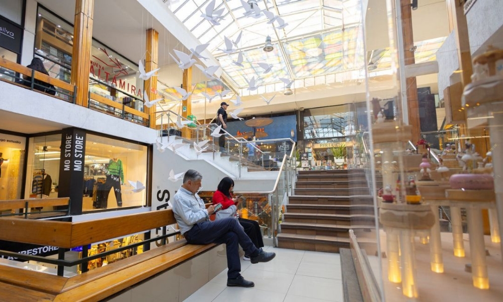 La resistencia del Drugstore ante la arremetida del MUT: siete tiendas del centro comercial de Providencia se repiten en la apuesta de Tobalaba