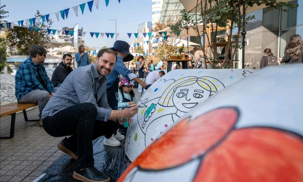 Cenco Costanera y Municipalidad de Providencia realizan intervención artística junto a la comunidad