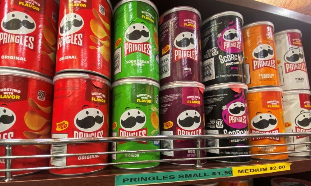 Indagarán compra de las papas Pringles por parte del dueño de Snickers, ante riesgo de alza de precios