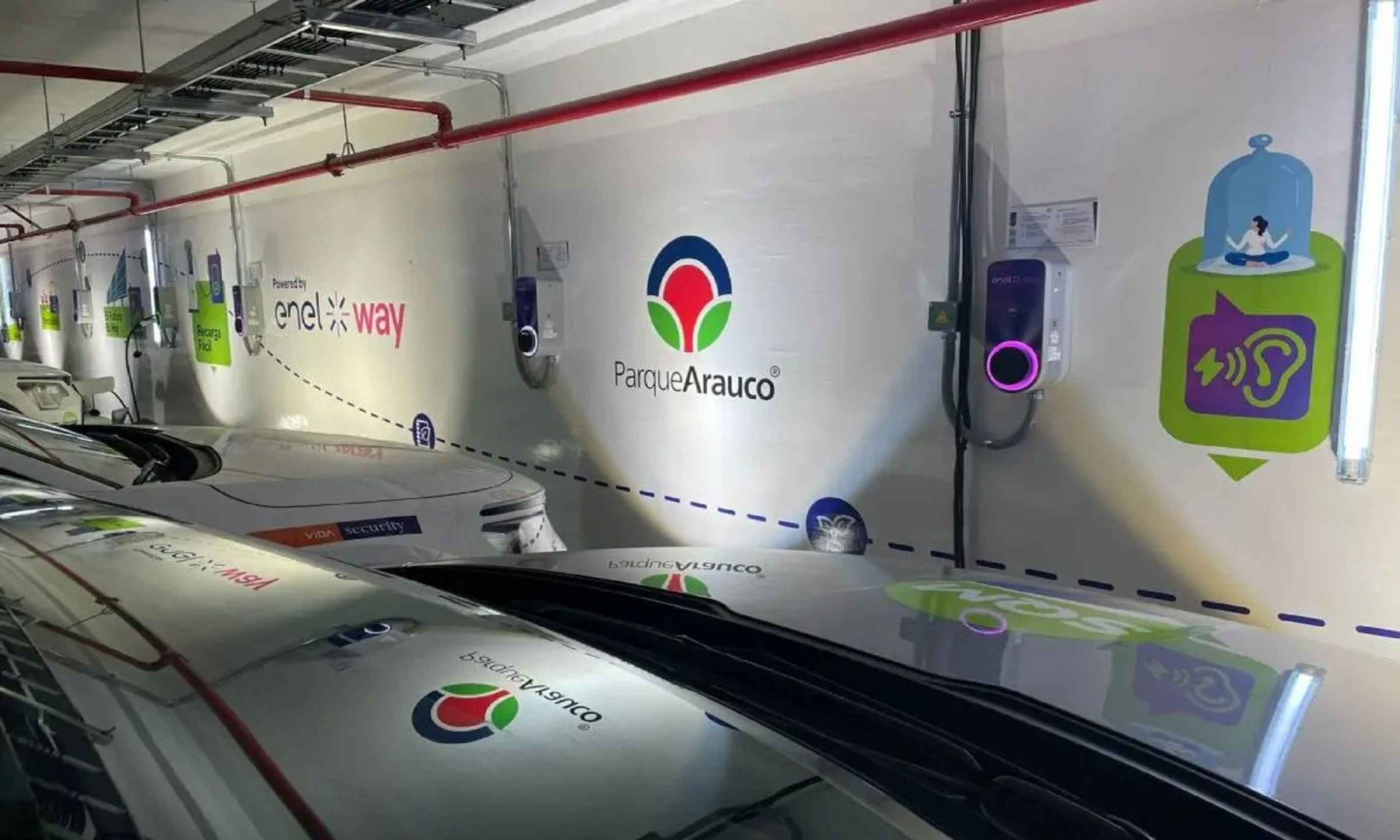 Parque Arauco impulsa la electromovilidad y ya concentra el 20% de los cargadores semi-rápidos de vehículos del país