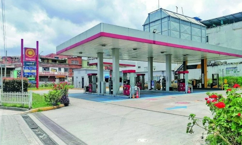 Cencosud vende su negocio de estaciones de servicio en Colombia a Distracom, una distribuidora local