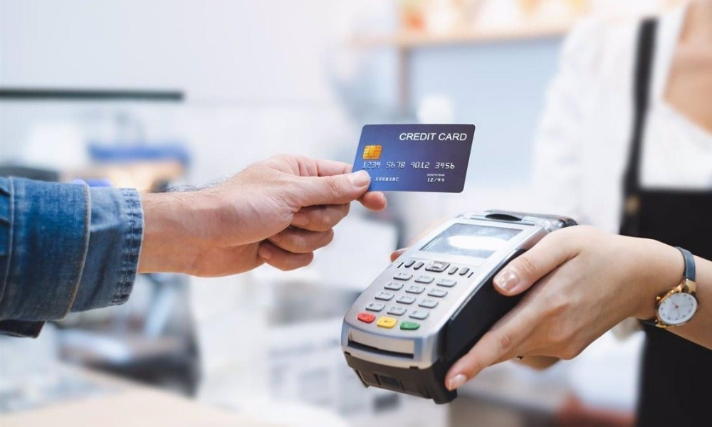 Supermercados chilenos avanzan hacia el retail sin efectivo: ¿estamos listos para un futuro 100% digital?