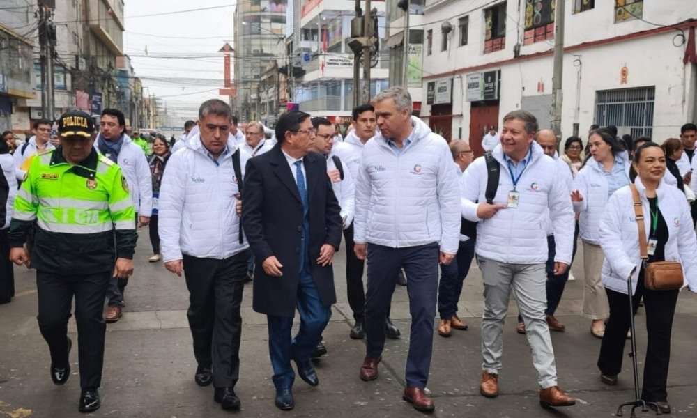 Barrio Meiggs: Desbordes viajó a Perú para conocer cómo lograron erradicar el comercio ilegal