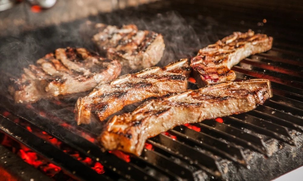 El asado del 18 será más caro: suben carnes y vino, pero las verduras alivian el bolsillo