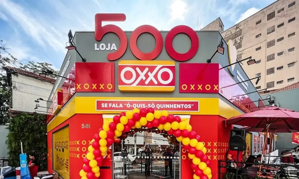 FEMSA asume control total de OXXO en Brasil tras disolver alianza con Raízen