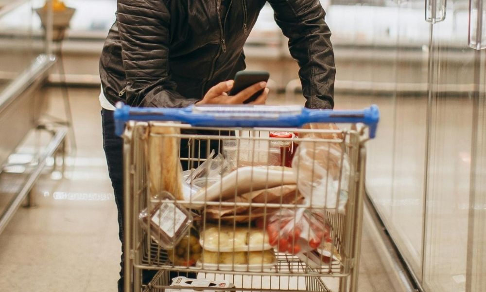 Horario y cierre de supermercados en Fiestas Patrias 2025