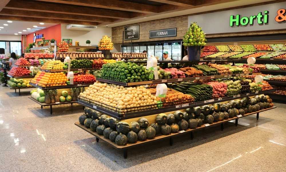 Tras salida de puja por Carrefour: Reportan que Cencosud negociaría compra de supermercado en Brasil