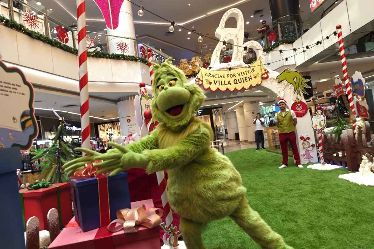 Blanca Navidad: Nieve, el Viejo Pascuero y el Grinch oficial inauguran la Navidad en Parque Arauco
