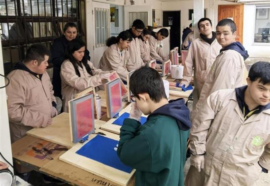 Fundación Descúbreme y SMU entregan más de $100 millones a 11 proyectos de inclusión
